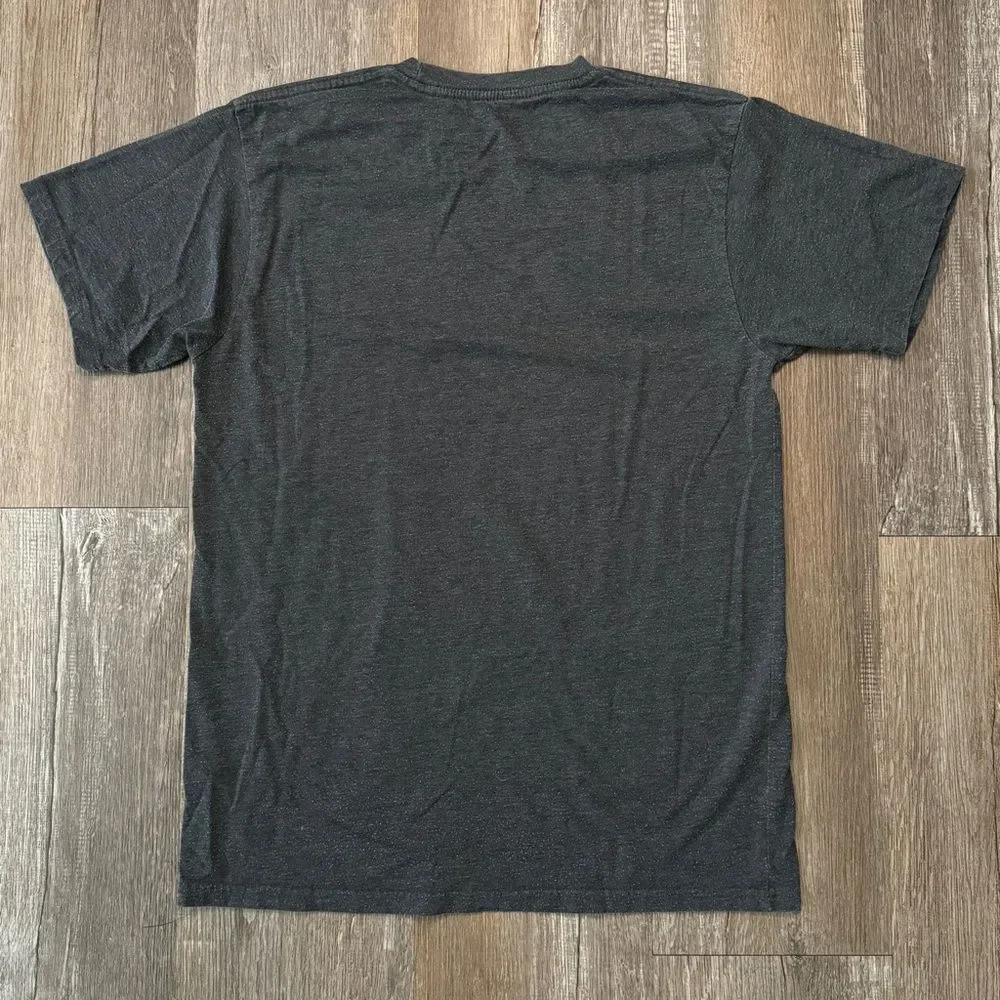 Reef Short Sleeve T-Shirt Medium EUC - Picture 2 of 5